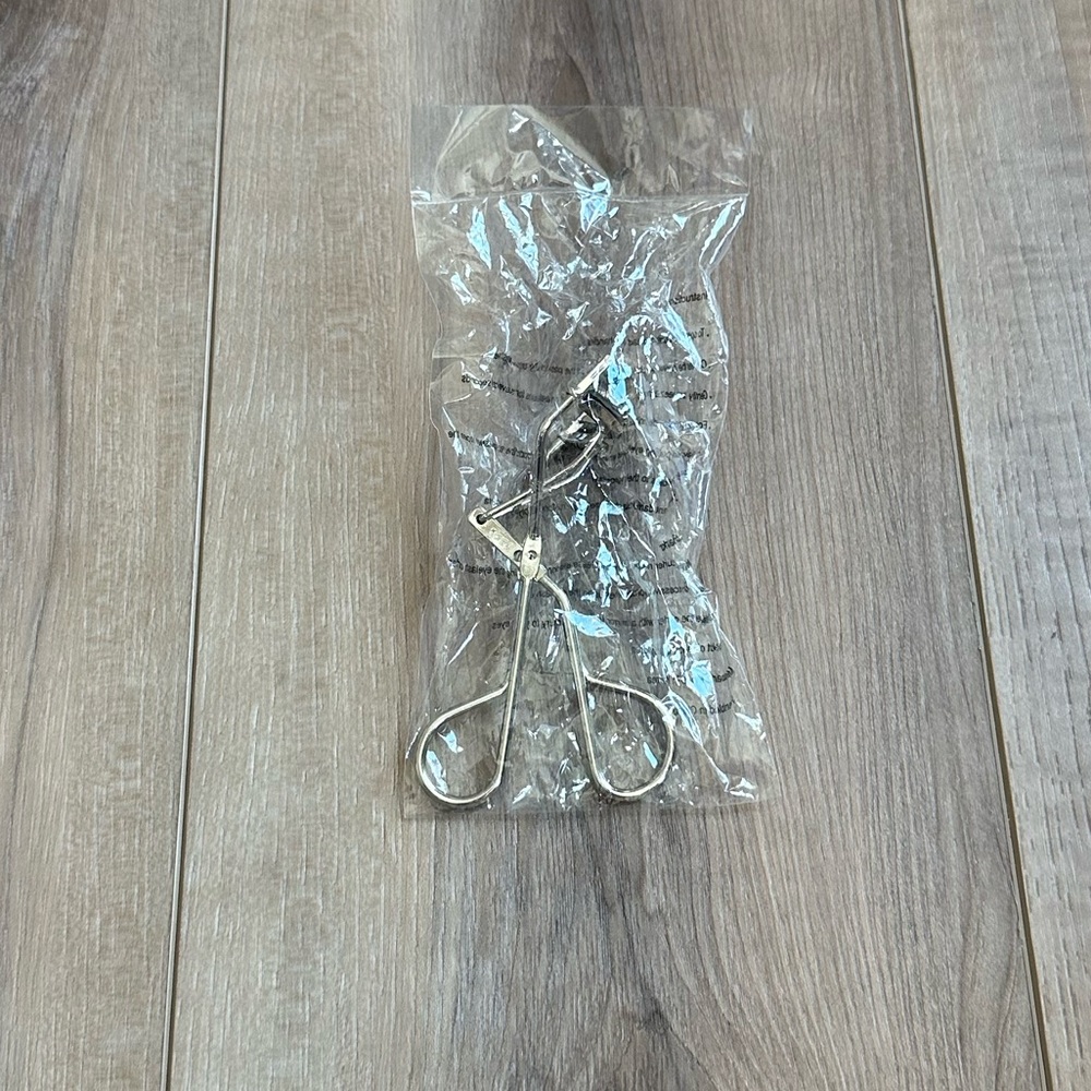SILVER EYELASH CURLER!! BRAND NEW!!